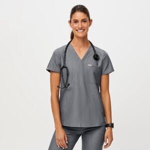 FIGS Catarina One Pocket Scrub Top in Graphite size Small